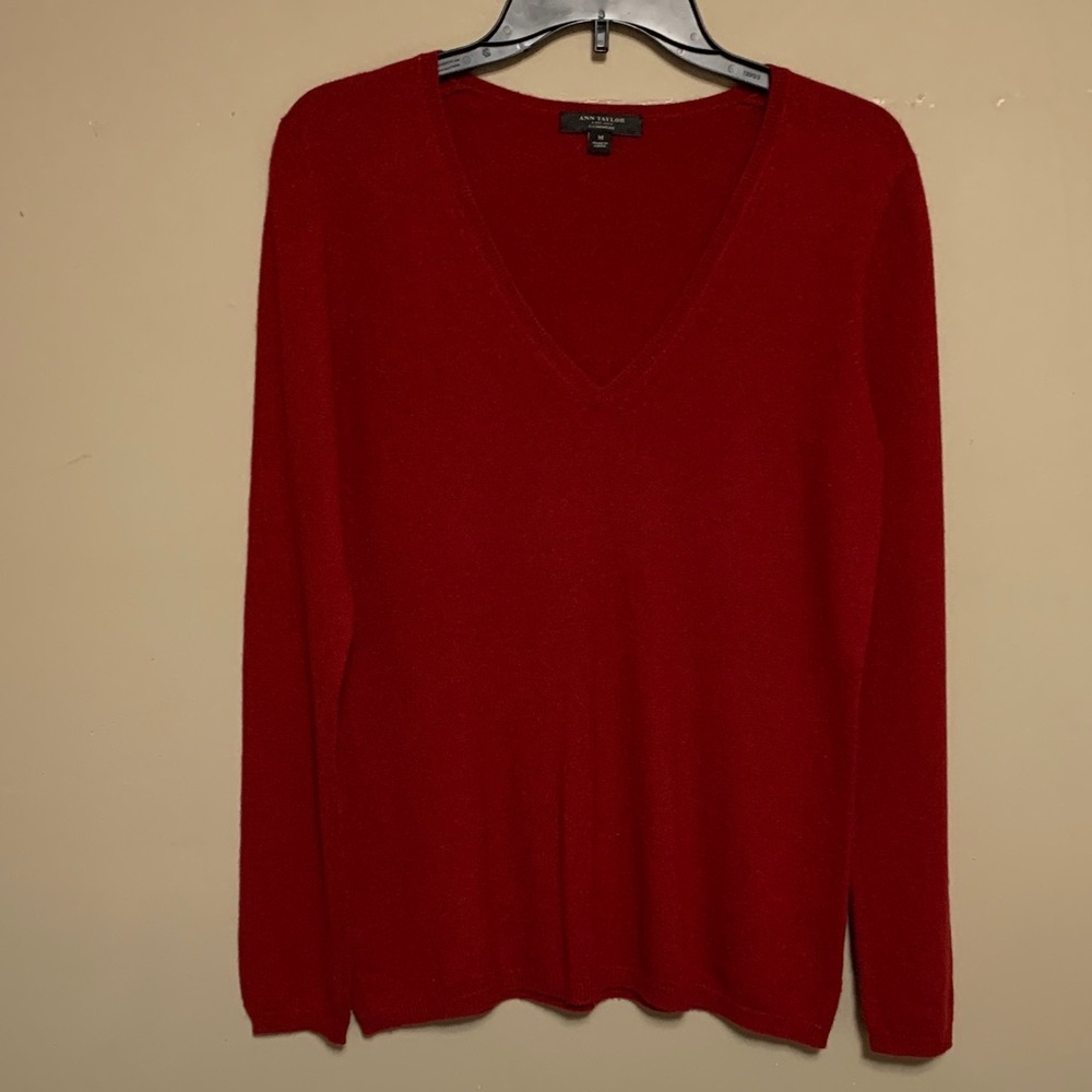 Ann Taylor Women’s Classic Red Medium V-Neck Pullover Long Sleeve Sweater